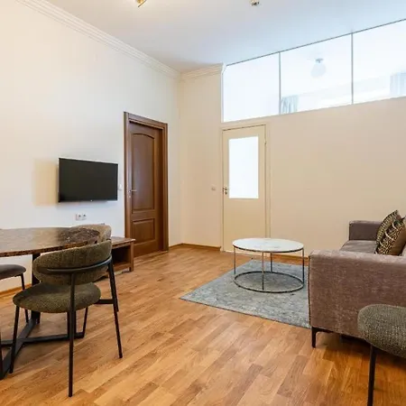 Old Town Square Apartment *