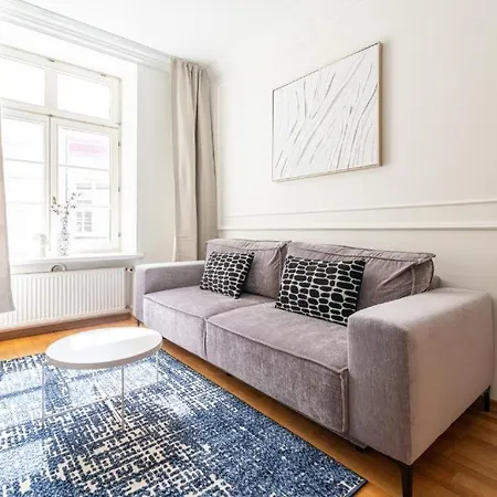 Old Town Square Apartmán *