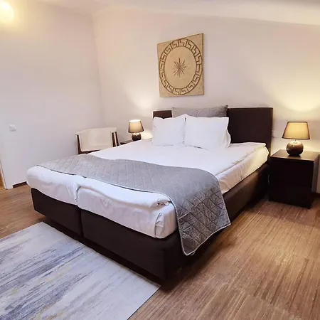 Old Town Apartment *