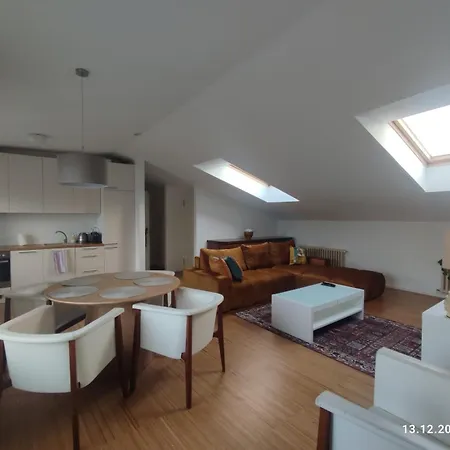 Old Town Apartment *