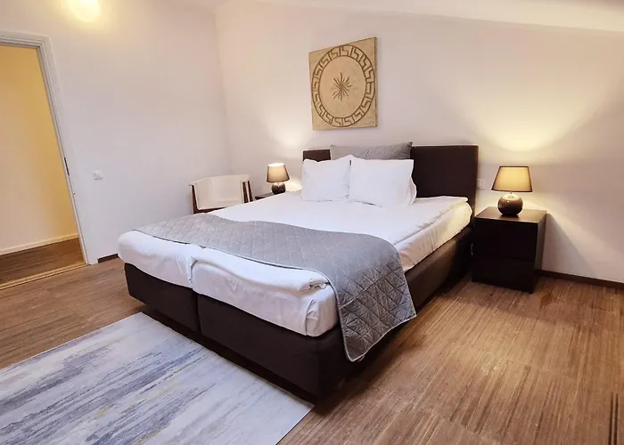 Old Town Apartment *