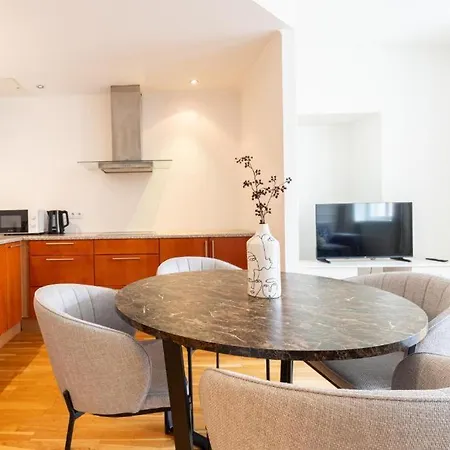 Old Town Square Apartment *